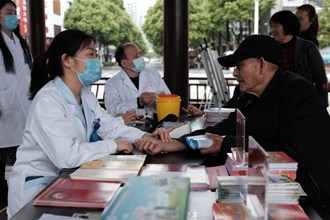 柳葉湖旅游度假區愛國衛生運動委員會舉行第33個愛國衛生月宣傳活動