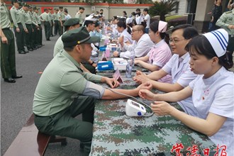 常德軍分區聯合市第一人民醫院為駐常官兵“送健康”