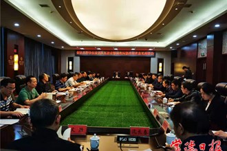 社會各界代表座談?wù)?duì)伍查糾整改意見