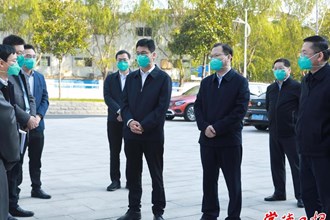 曹志強(qiáng)周振宇看望慰問疫情防控一線工作者 加強(qiáng)自我防護(hù) 將疫情防控屏障筑得更牢固更堅(jiān)實(shí)
