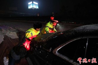 【社會】常德市交通運輸局深夜戰風雪