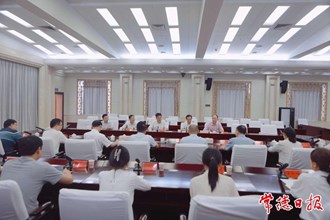 羅毅君參加基層黨組織黨紀學習教育座談會