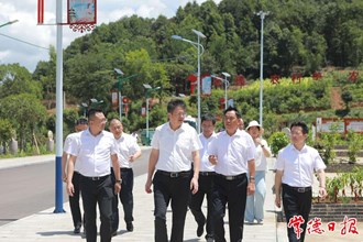羅毅君在石門縣新鋪鎮永興橋村調研時強調：毫不放松鞏固拓展脫貧攻堅成果 精準有力做好同鄉村振興有效銜接各項工作