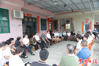 羅毅君在鼎城區(qū)謝家鋪鎮(zhèn)宣講黨的二十屆三中全會(huì)精神并開(kāi)展調(diào)研