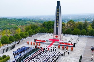 常德市舉行烈士紀念日向人民英雄敬獻花籃儀式