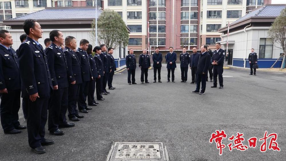 在鼎城區公安局紅云派出所慰問基層民警