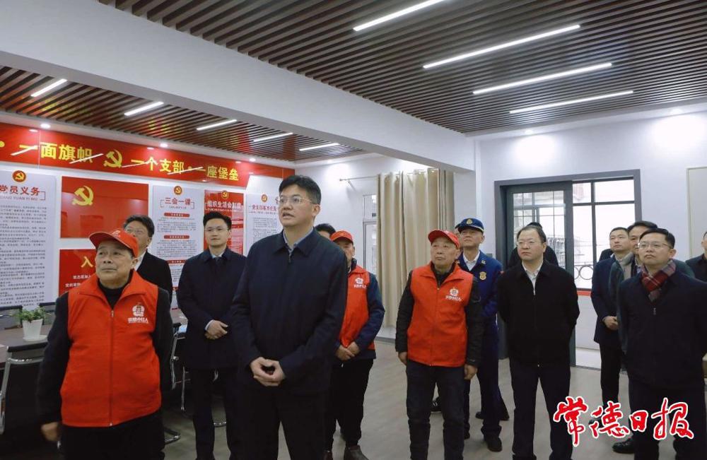 市委書記羅毅君，市委副書記、市長(zhǎng)周振宇一行在武陵區(qū)紫橋小區(qū)督導(dǎo)檢查