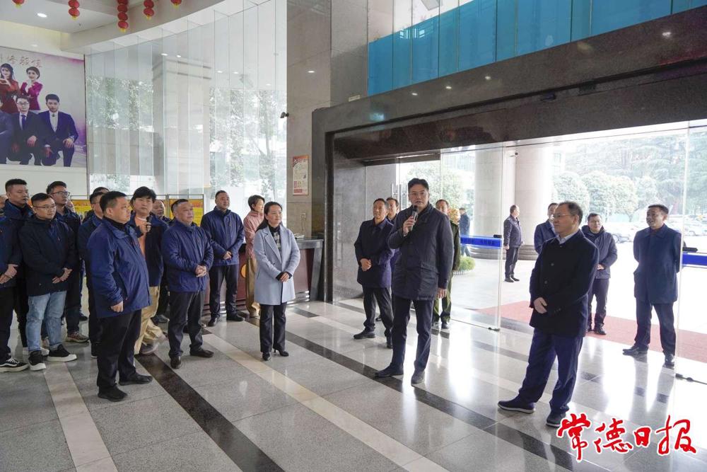 市委書記羅毅君，市委副書記、市長周振宇在市融媒體中心（籌）走訪慰問