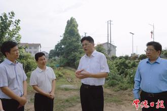 羅毅君在武陵區(qū)蘆荻山鄉(xiāng)調(diào)研督導(dǎo)時強調(diào)：切實把好事、實事辦到群眾心坎上
